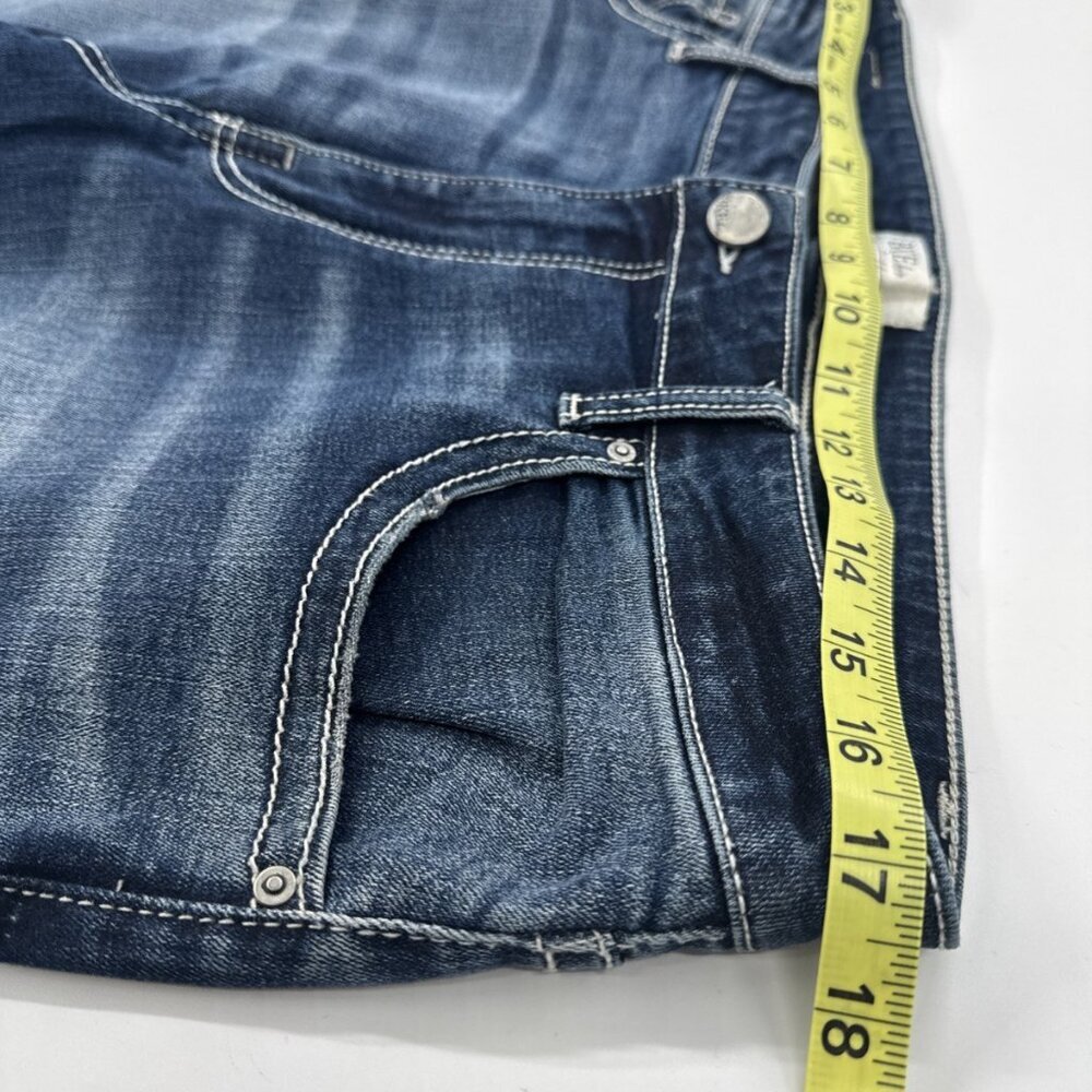 BKE Womens Gabby Jeans Size 32 Stretch Distressed Curvy Fit Straight Crop 34x25 - Picture 6 of 13